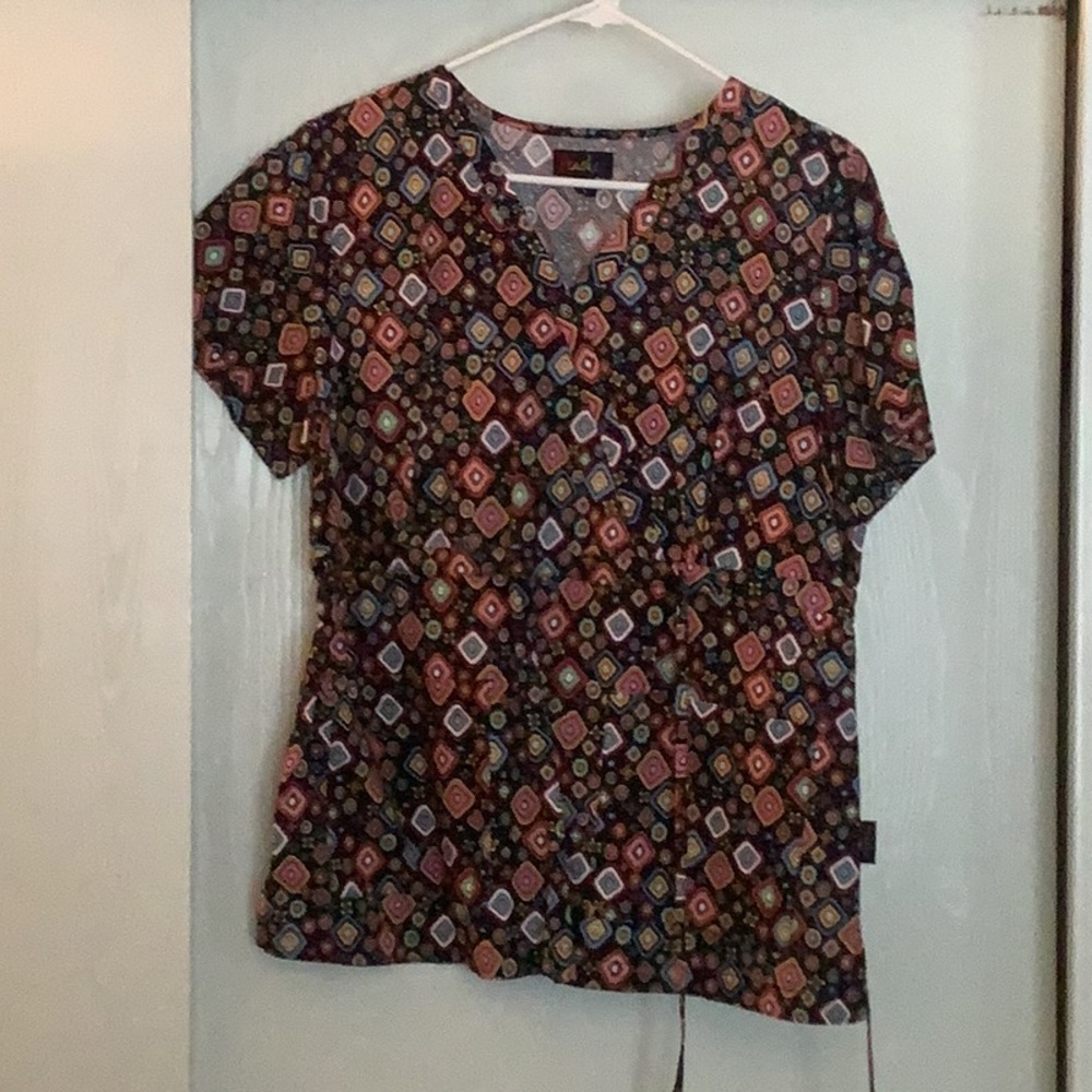 Peaches women’s scrub top